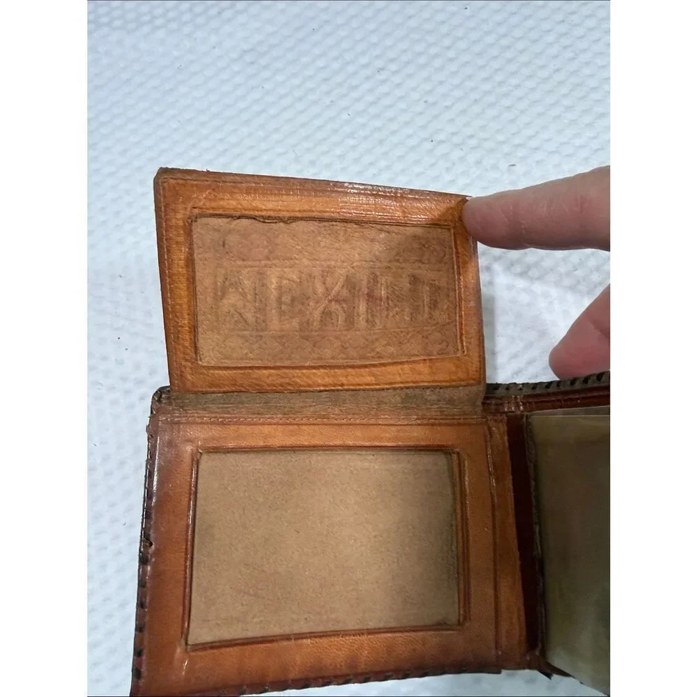 VTG Brown Tooled Leather Men's Bifold Wallet made in Mexico